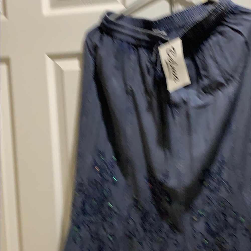 Mid length skirt